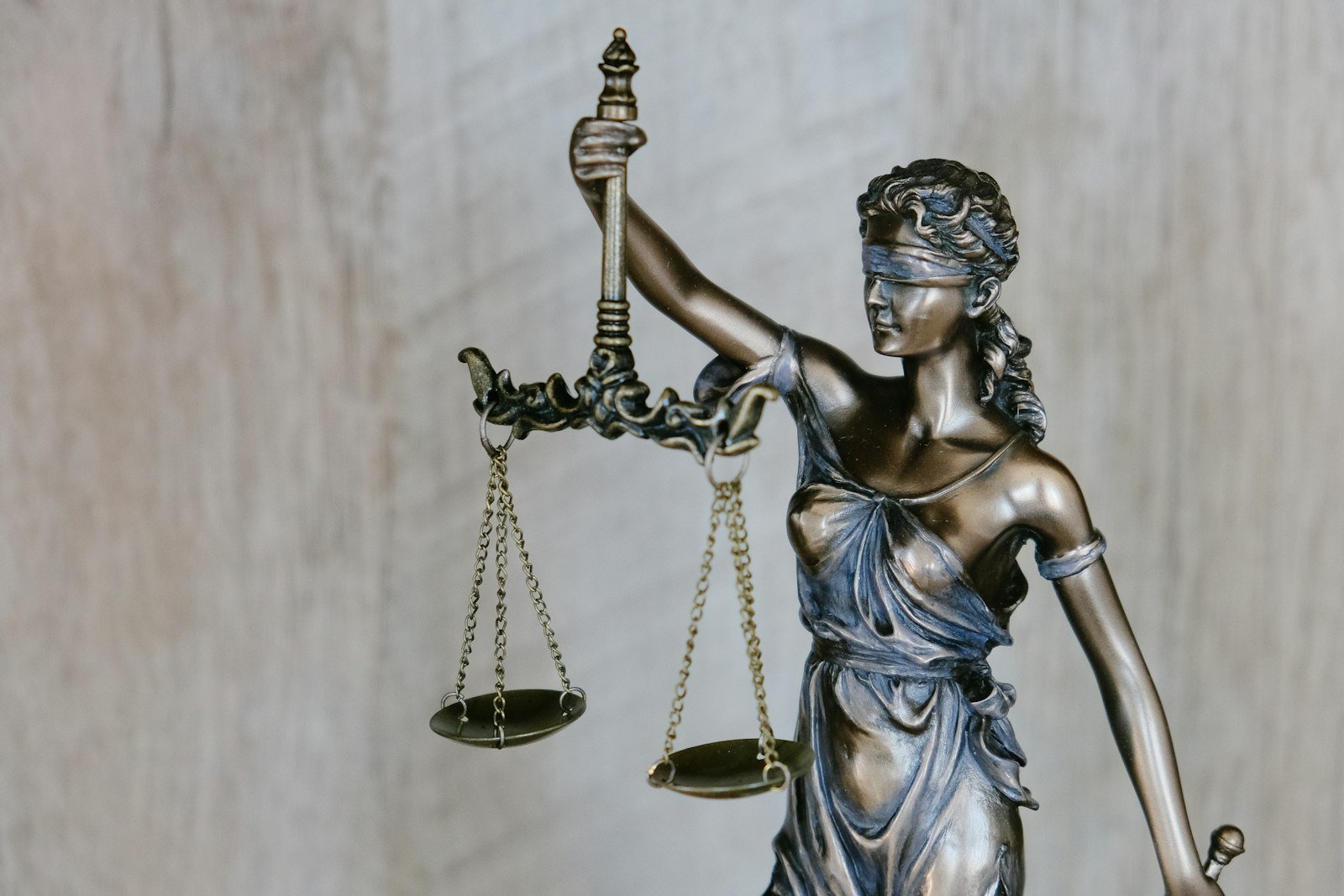 Separation and divorce  Ontario - couple discussing legal matters with family lawyer